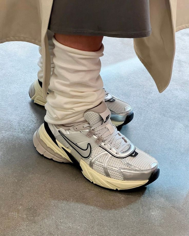 NIKE V2K RUN SILVER METALLIC