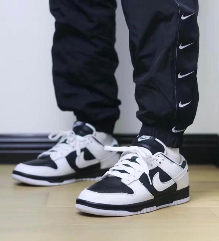 NIKE SB DUNK LOW REVERSE PANDA