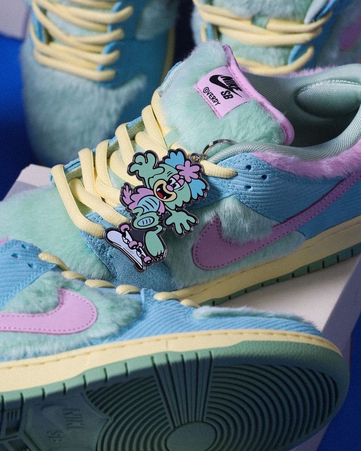 NIKE SB DUNK LOW X VERDY VISTY