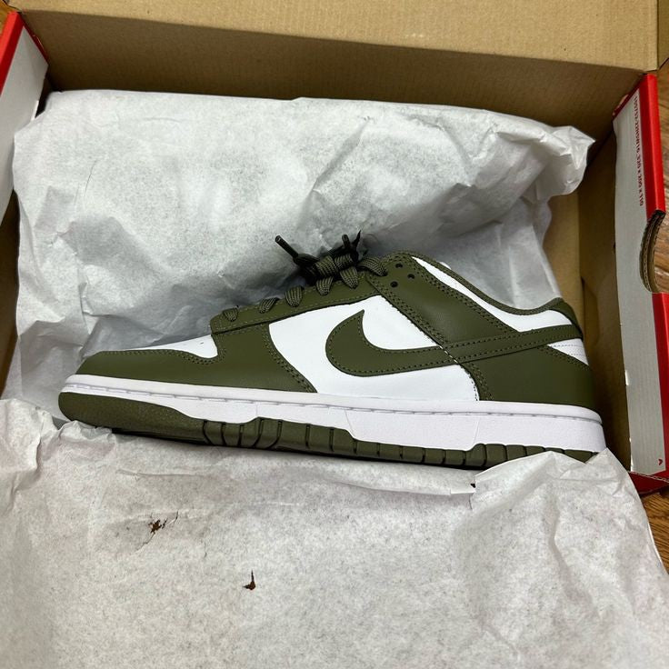 NIKE SB DUNK LOW MEDIUM OLIVE