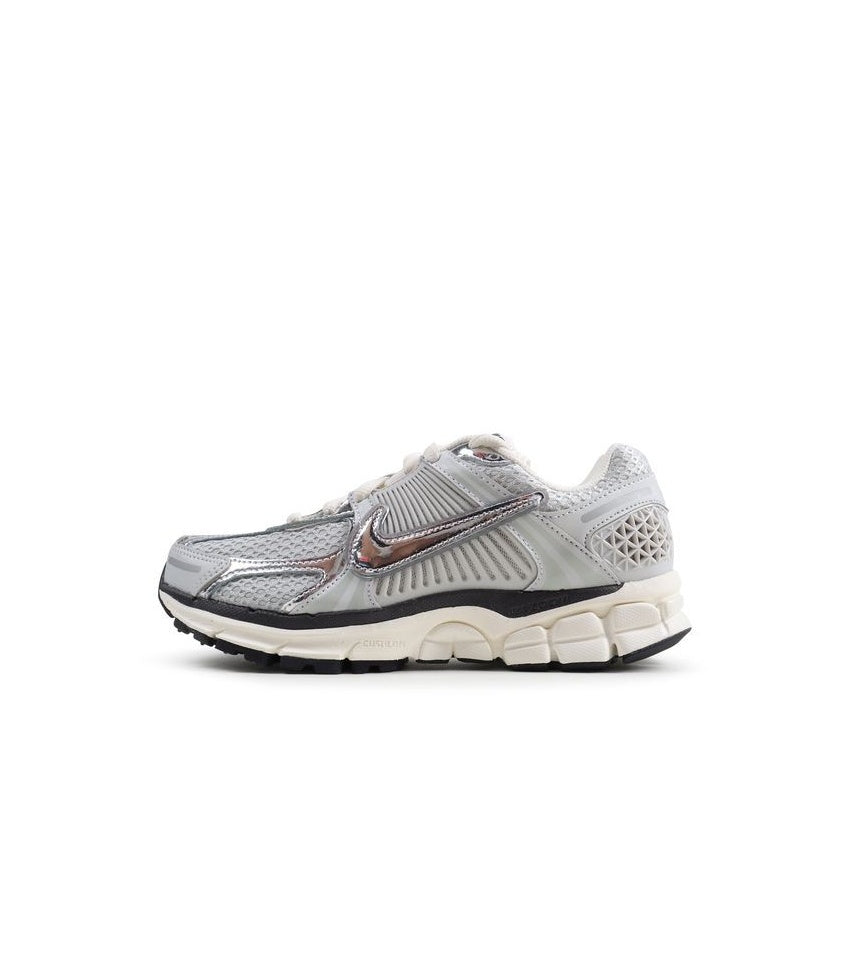 NIKE VOMERO 5 PHOTON DUST