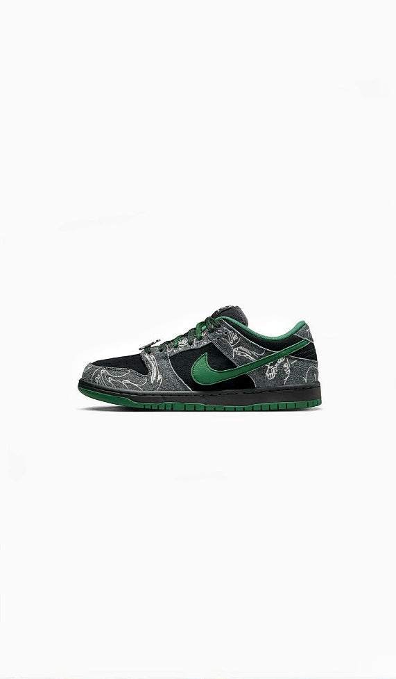 NIKE SB DUNK LOW THERE SKATEBOARD