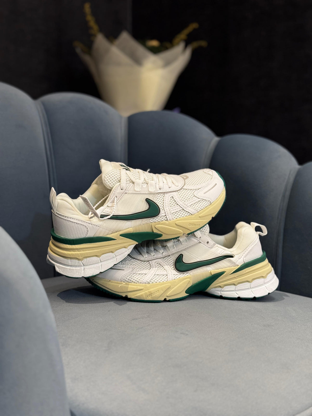 NIKE V2K RUN GREEN