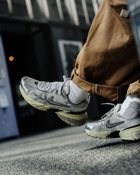 NIKE V2K RUN SILVER METALLIC