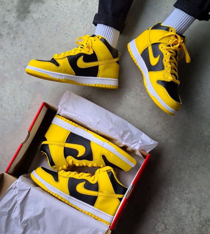 NIKE SB DUNK VARSITY HIGH YELLOW