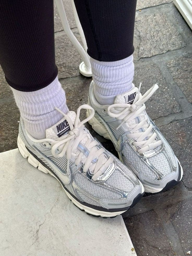NIKE VOMERO 5 PHOTON DUST