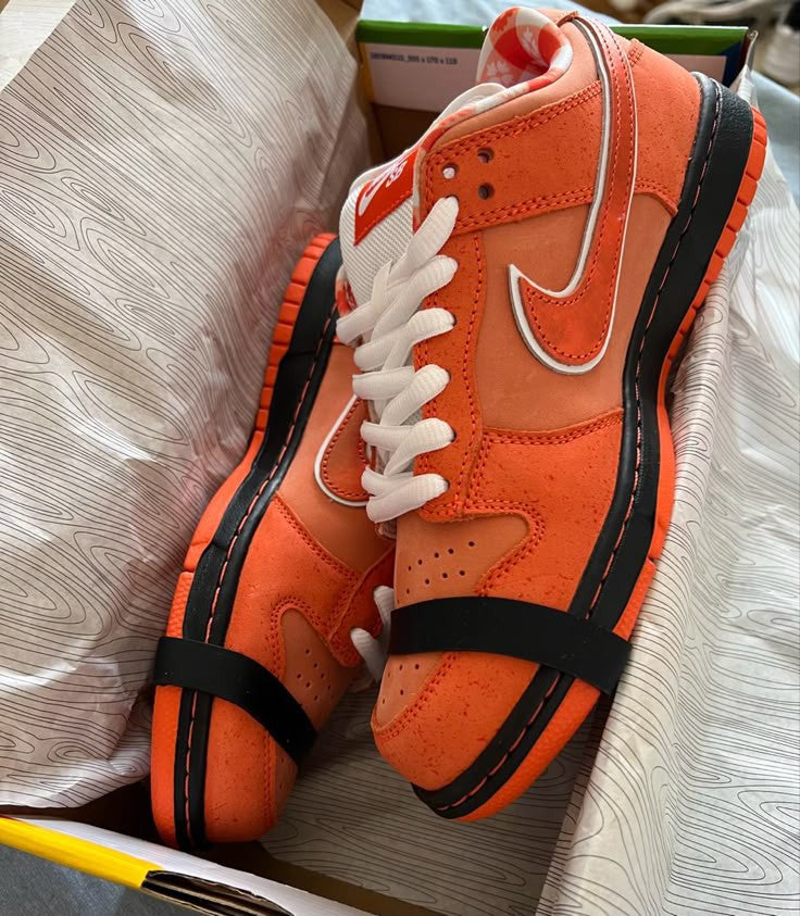 NIKE SB DUNK LOW LOBSTER ORANGE