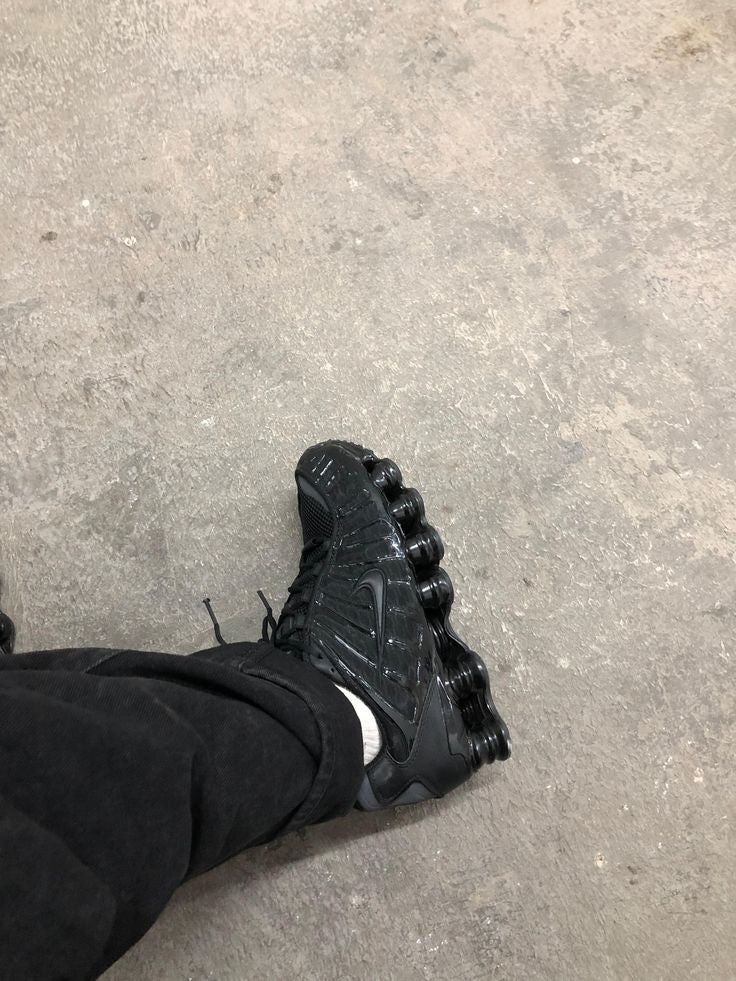 NIKE  AIRMAX SHOX TL TRIPPLE BLACK