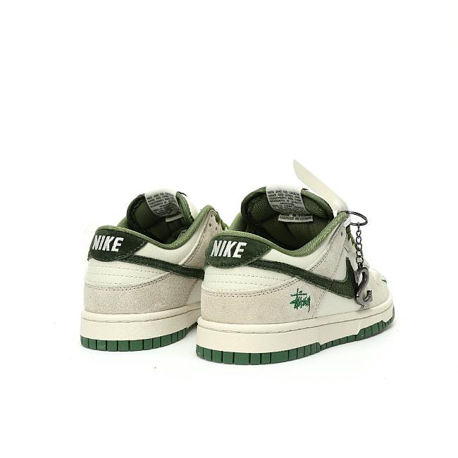 NIKE SB DUNK STUSSY LOW