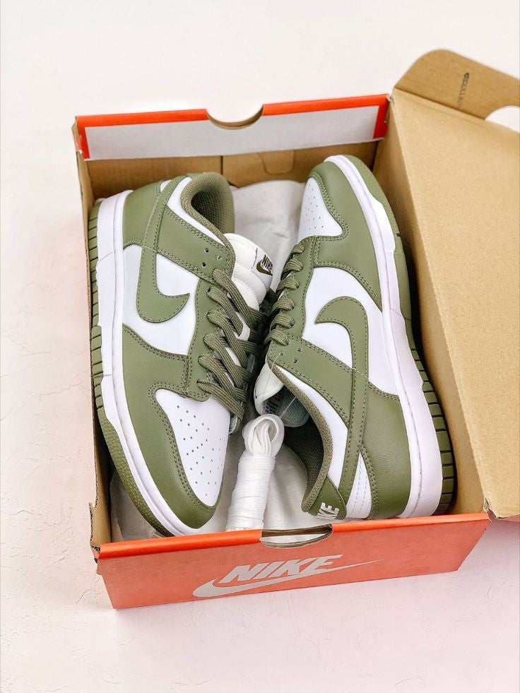 NIKE SB DUNK LOW MEDIUM OLIVE