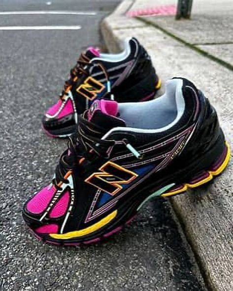 NEW BALANCE 1906R NEON LIGHT