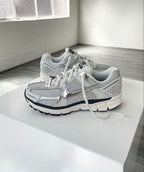 NIKE VOMERO 5 PHOTON DUST