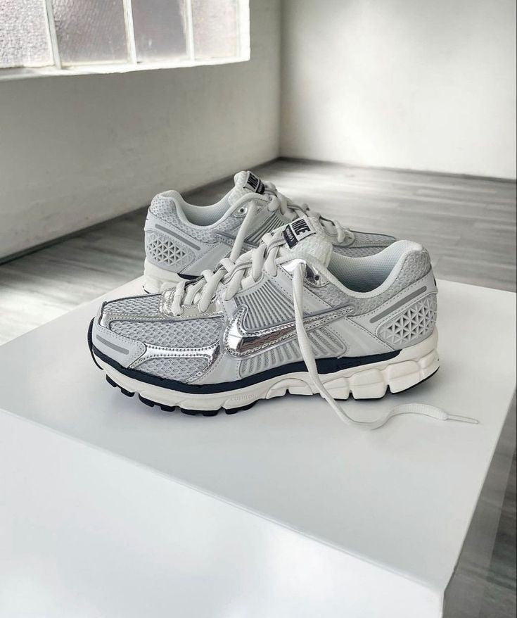 NIKE VOMERO 5 PHOTON DUST