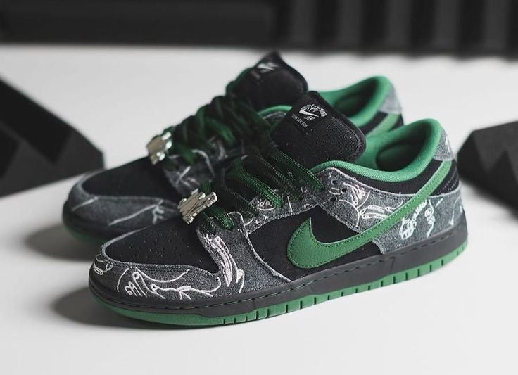 NIKE SB DUNK LOW THERE SKATEBOARD