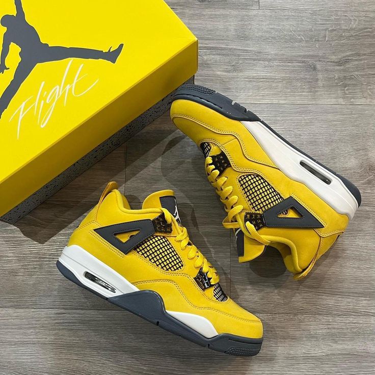 AIR JORDAN RETRO  4 LIGHTNING UA QUALITY