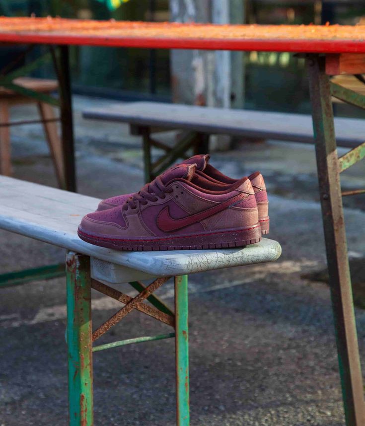 NIKE SB DUNK BURGANDY CRUSH