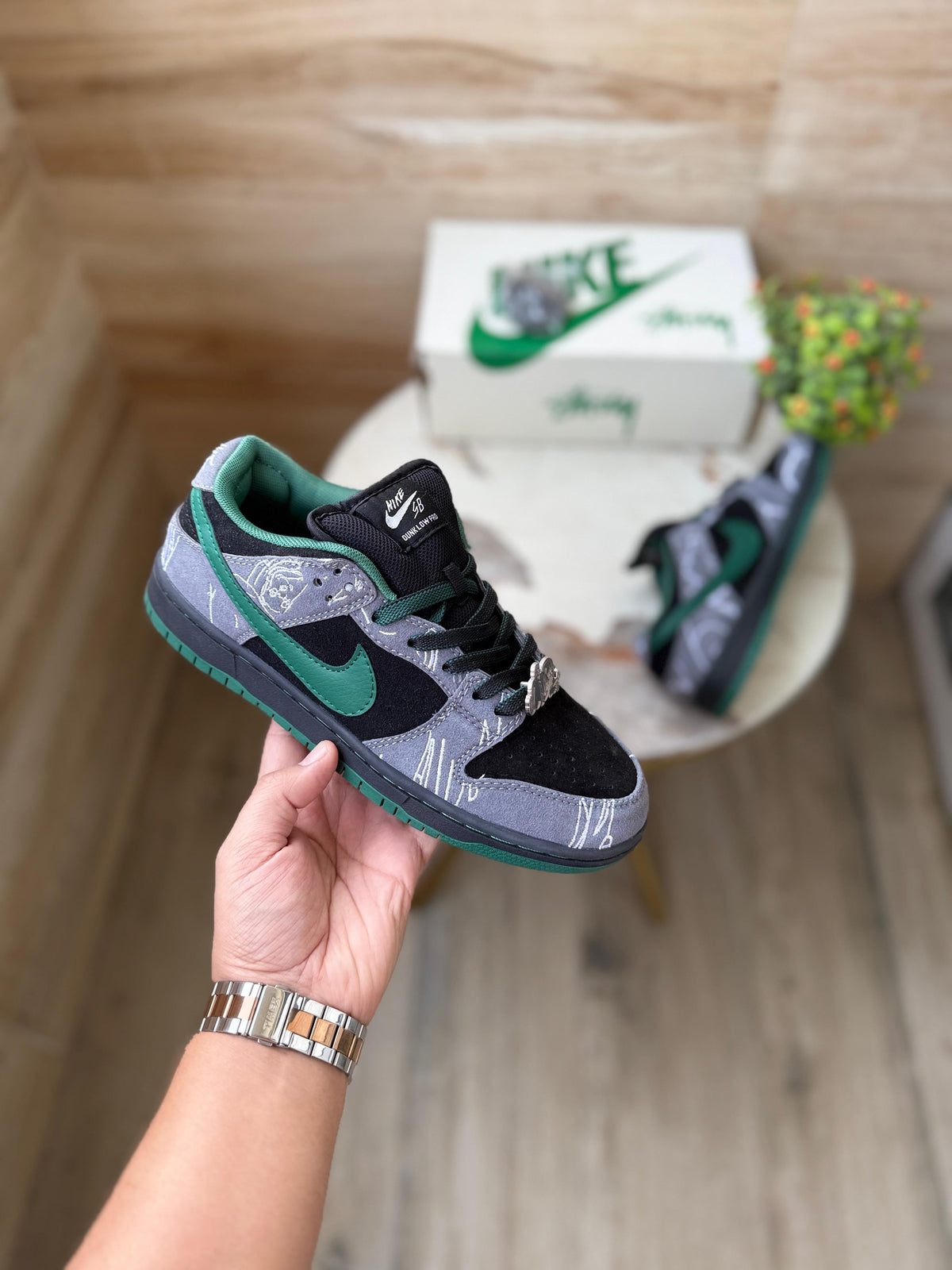 NIKE SB DUNK THERE SKATEBOARD