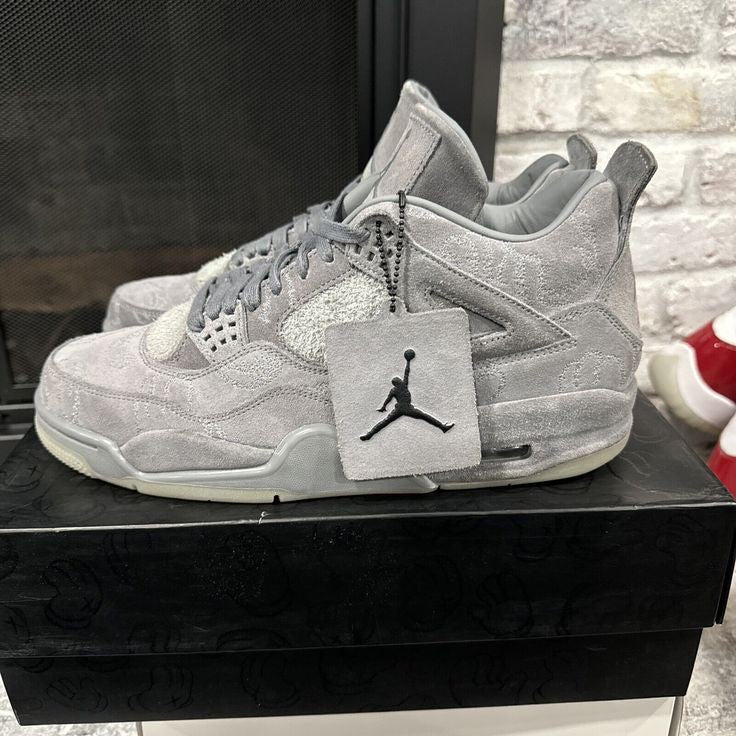 AIR JORDAN 4 RETRO X KAWS 'COOL GREY'