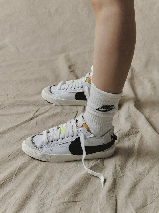 NIKE BLAZER LOW 77 X JUMBO SWOOSH