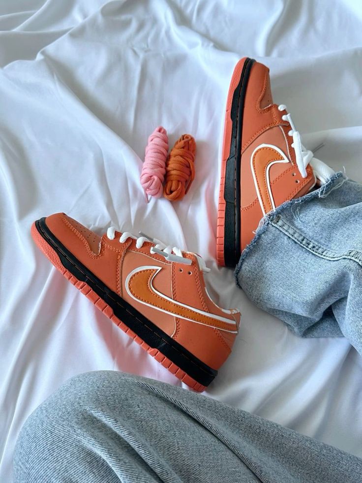 NIKE SB DUNK LOW LOBSTER ORANGE