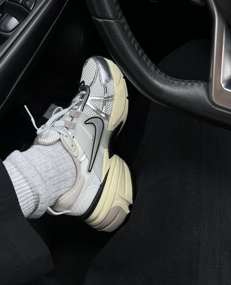 NIKE V2K RUN SILVER METALLIC