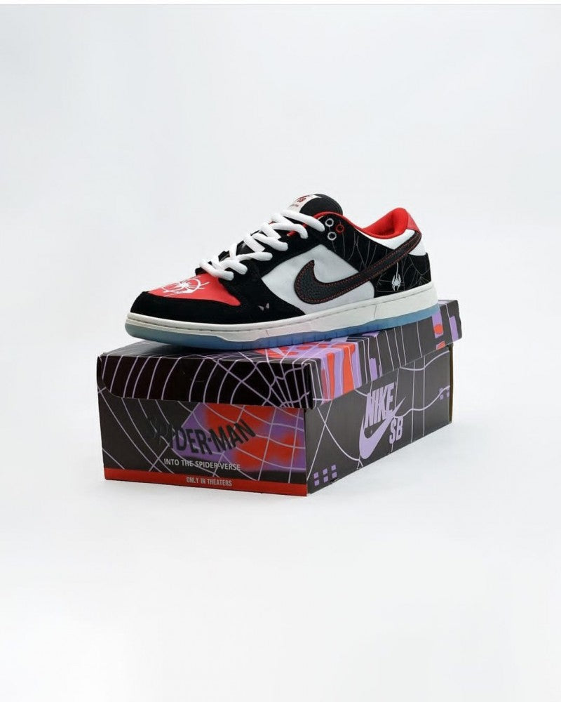 NIKE DUNK  LOW SPIDERMAN EDITION
