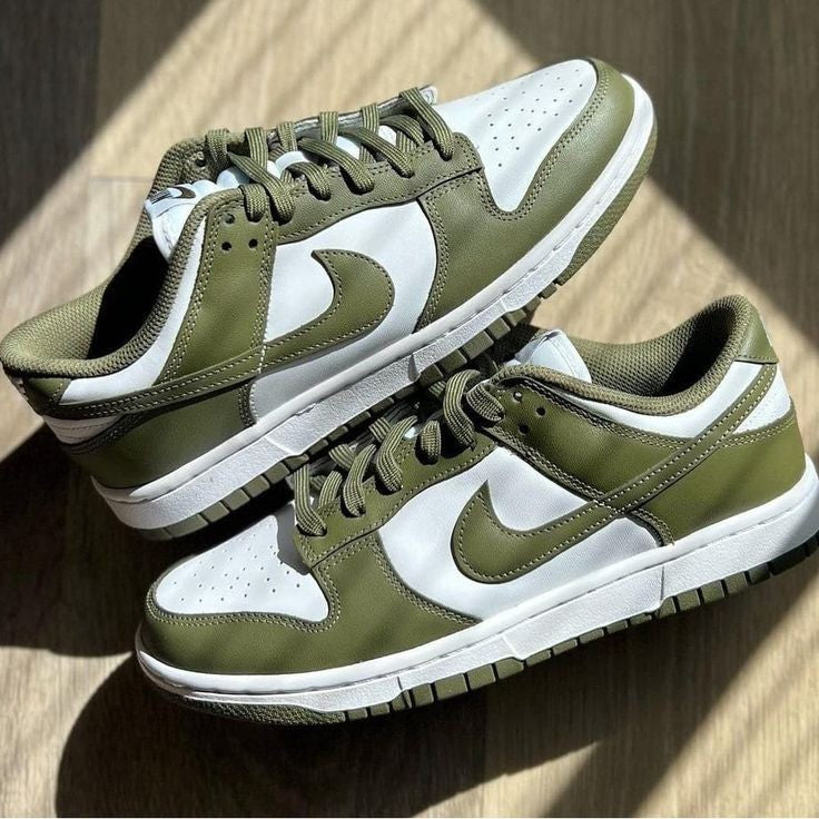 NIKE SB DUNK LOW MEDIUM OLIVE