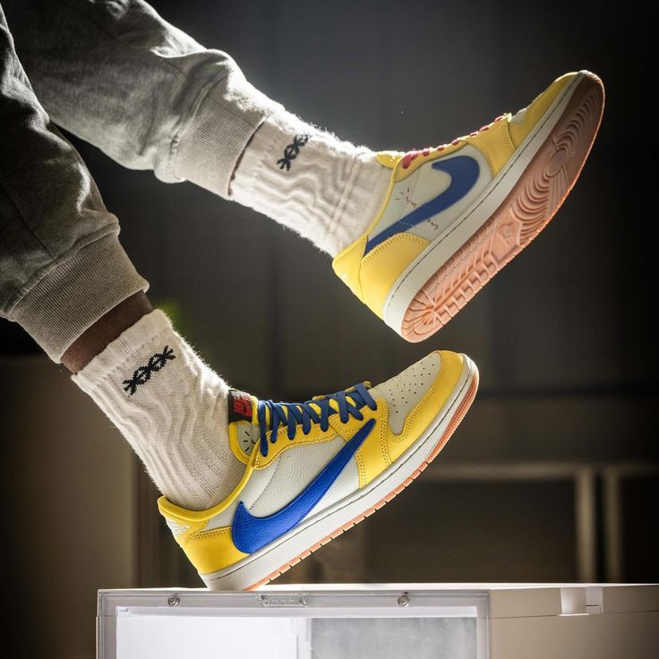 TRAVIS SCOTT X AIR JORDAN 1 RETRO LOW OG SP CANARY SEMI UA QUALITY
