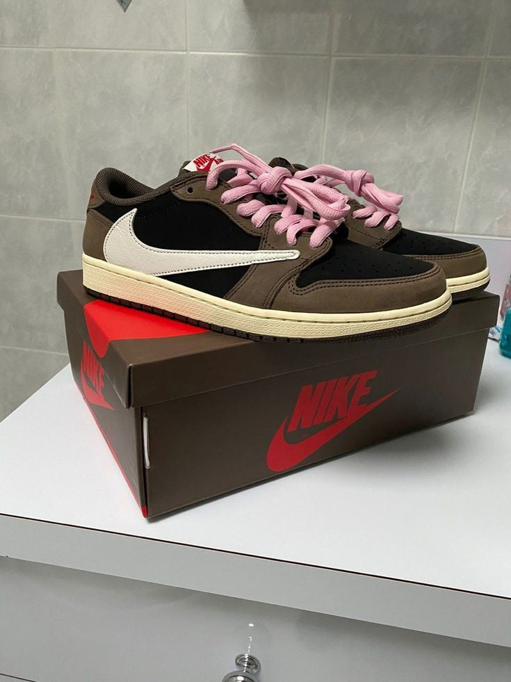 TRAVIS SCOTT x AIR JORDAN 1 LOW MOCHA
