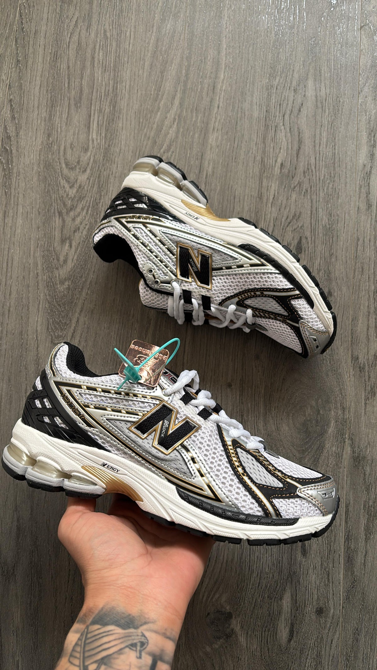 NEW BALANCE 1906R METALLIC GOLD/WHITE