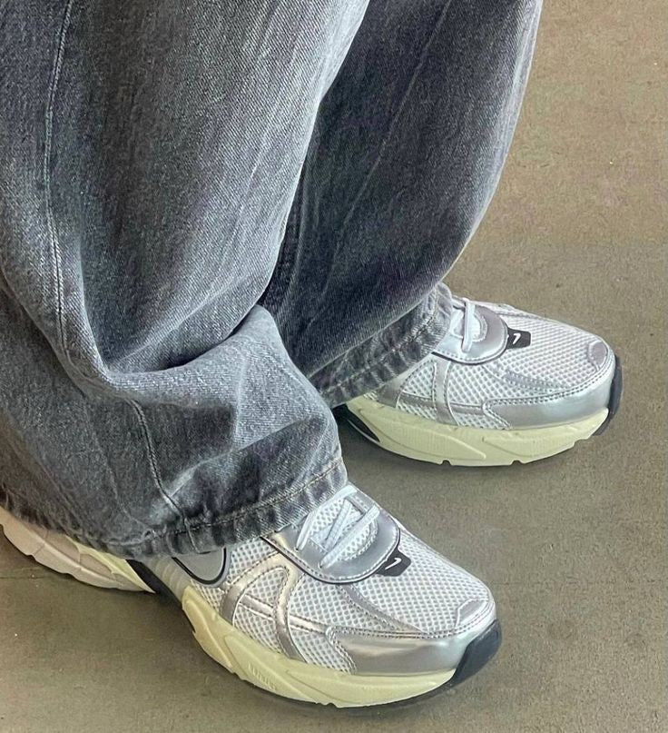NIKE V2K RUN SILVER METALLIC