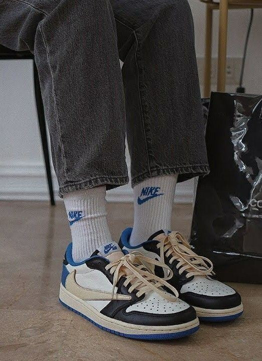 JORDAN 1 LOW FRAGMENT DESIGN X TRAVIS SCOTT U.A