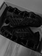 NIKE  AIRMAX SHOX TL TRIPPLE BLACK