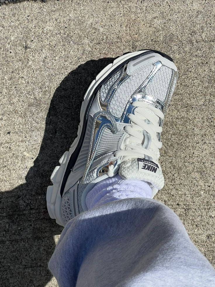 NIKE VOMERO 5 PHOTON DUST