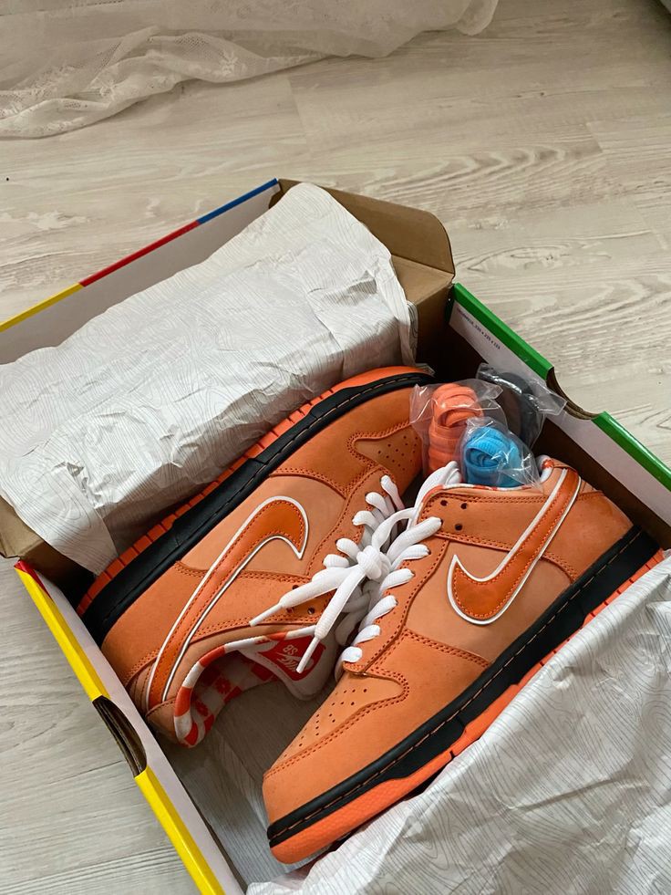 NIKE SB DUNK LOW LOBSTER ORANGE
