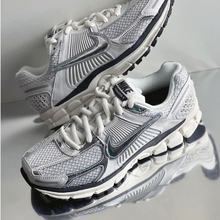 NIKE VOMERO 5 PHOTON DUST
