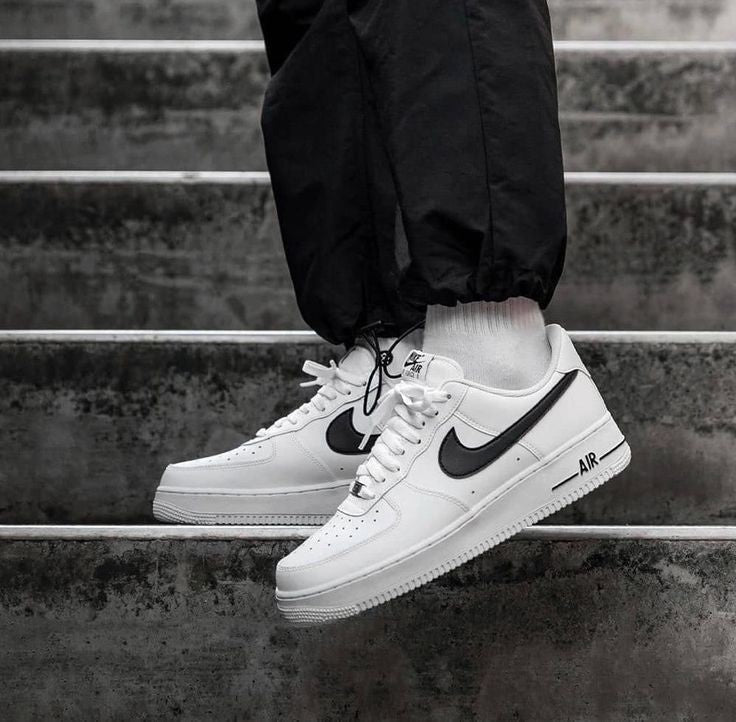 NIKE AIRFORCE 07 BLACK SWOOSH