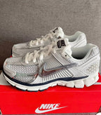 NIKE VOMERO 5 PHOTON DUST