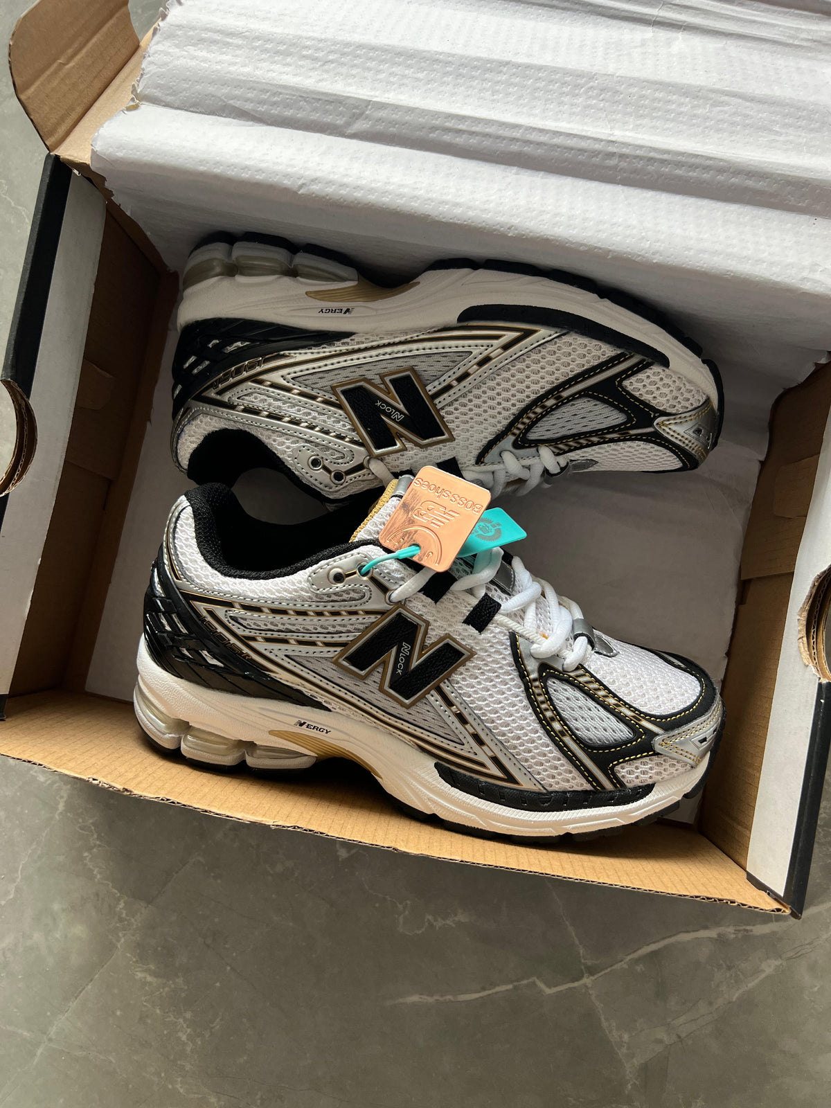 NEW BALANCE 1906R METALLIC GOLD/WHITE