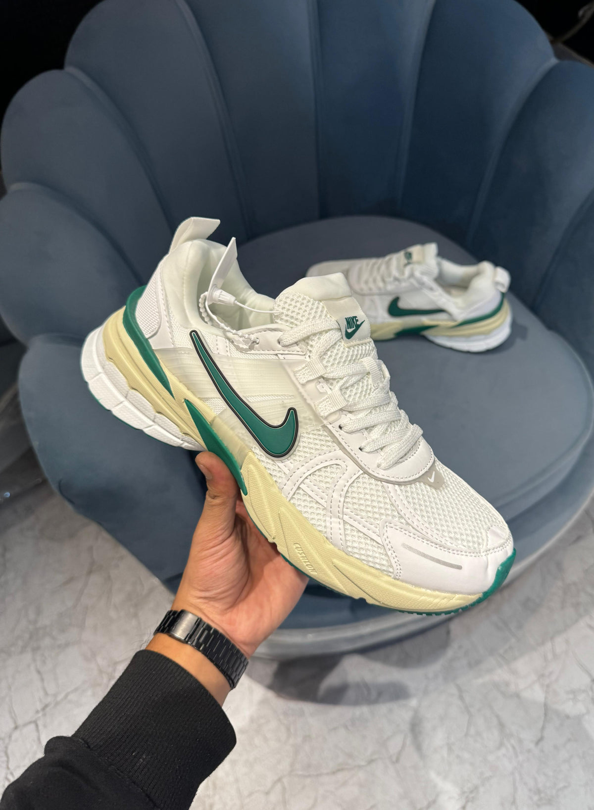 NIKE V2K RUN GREEN