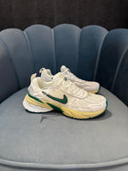 NIKE V2K RUN GREEN