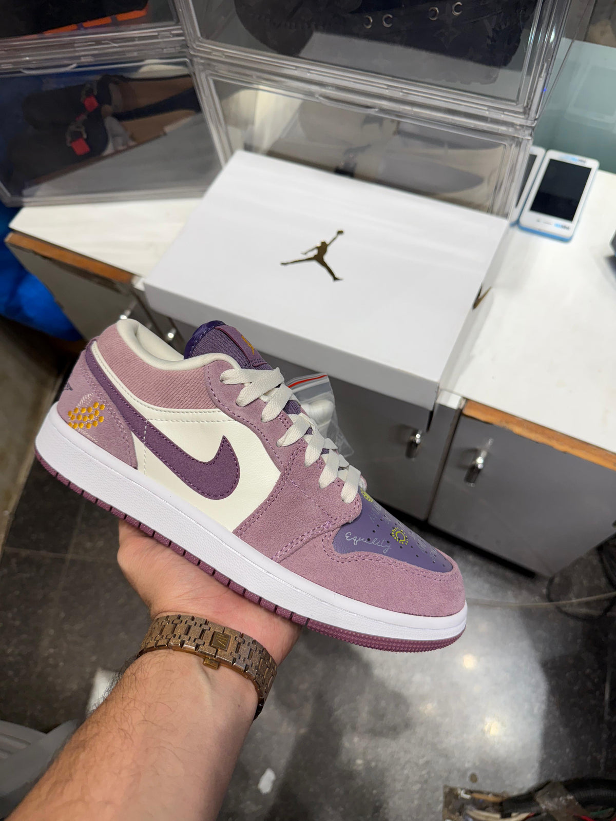 NIKE AIR JORDAN 1 LOW UNITY