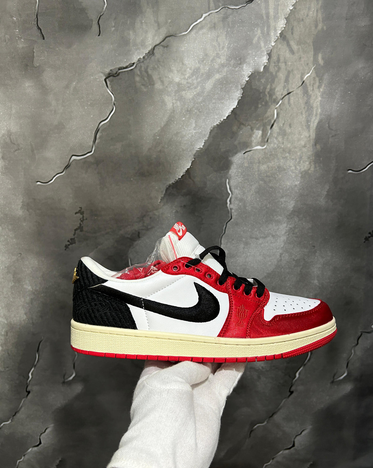 NIKE AIR JORDAN LOW X TROPHY ROOM SAIL AND VARSITY