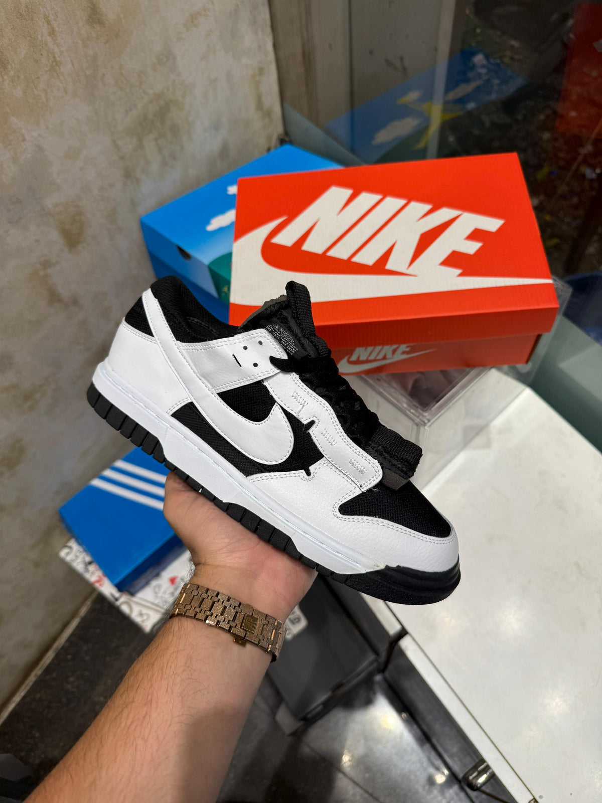 NIKE SB DUNK REVERSE PANDA