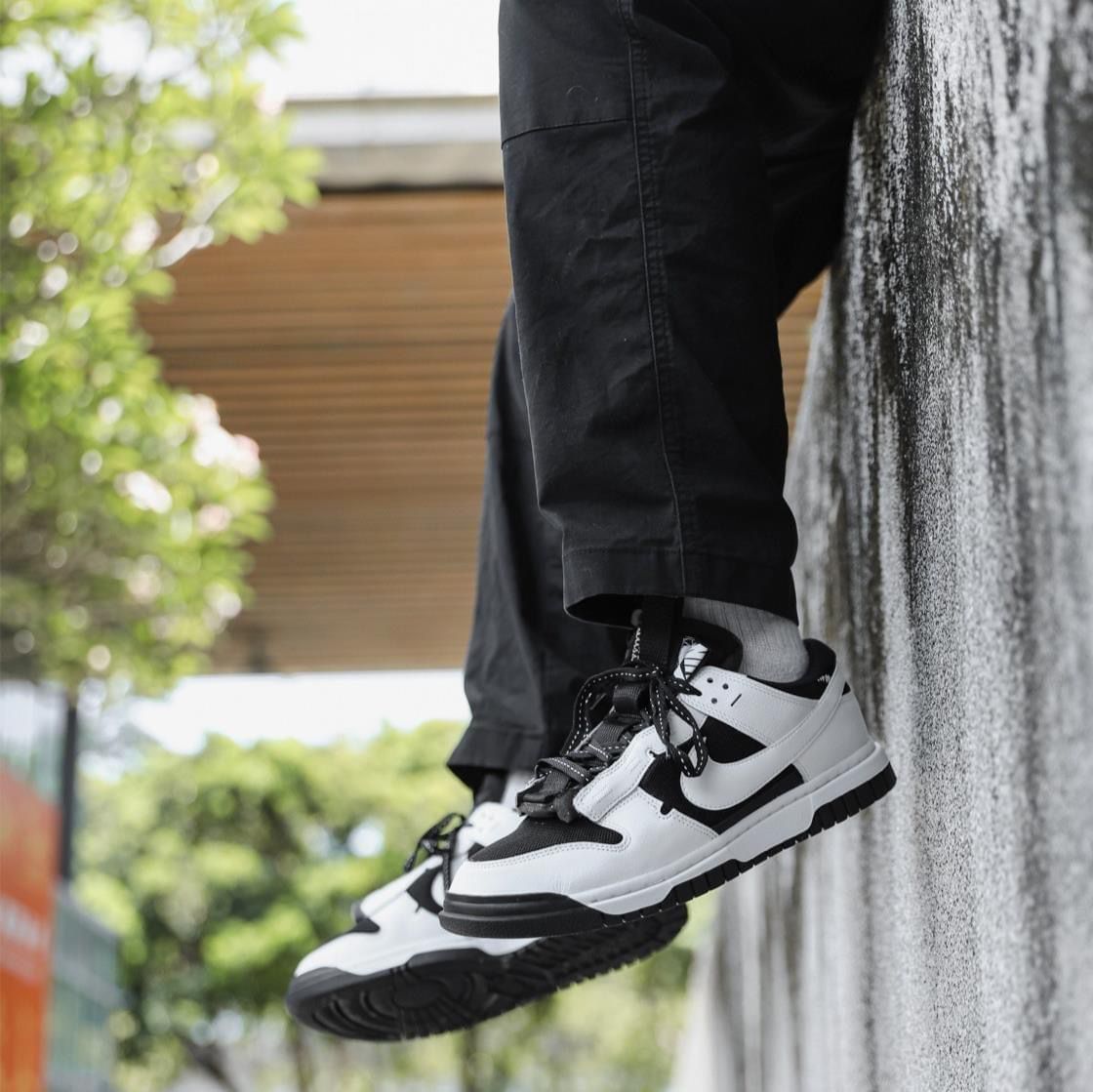 NIKE SB DUNK REVERSE PANDA