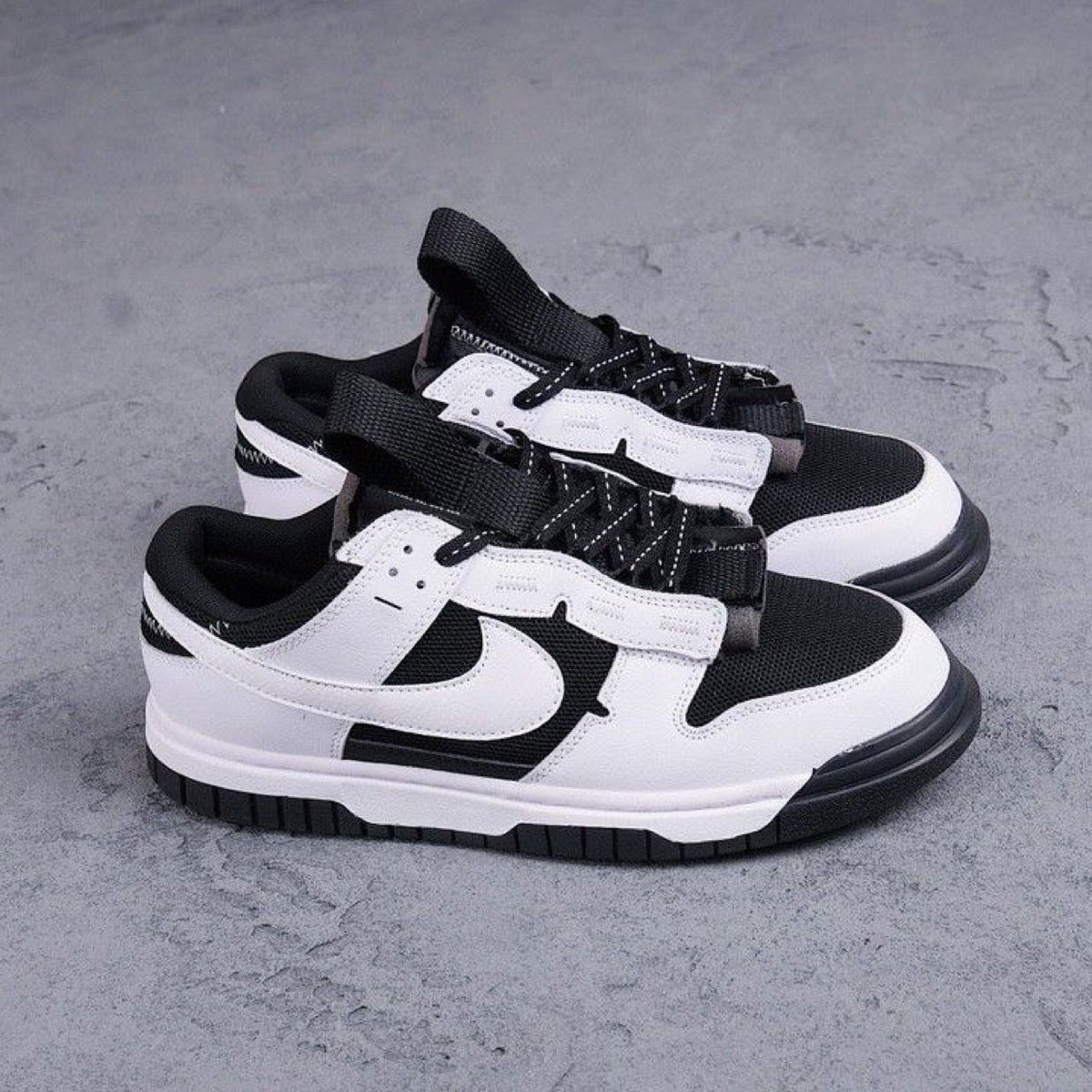NIKE SB DUNK REVERSE PANDA