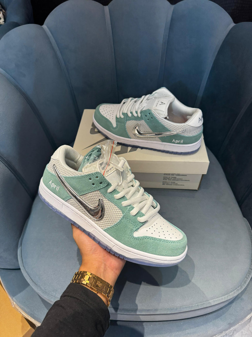 NIKE SB DUNK  LOW SKATE BOARD APRIL