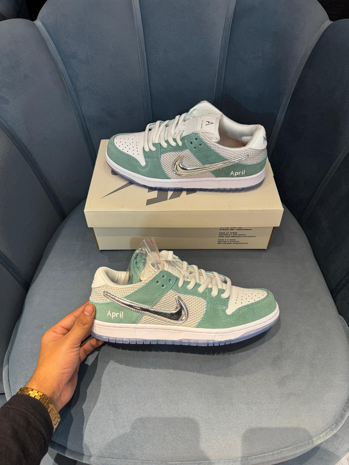 NIKE SB DUNK  LOW SKATE BOARD APRIL