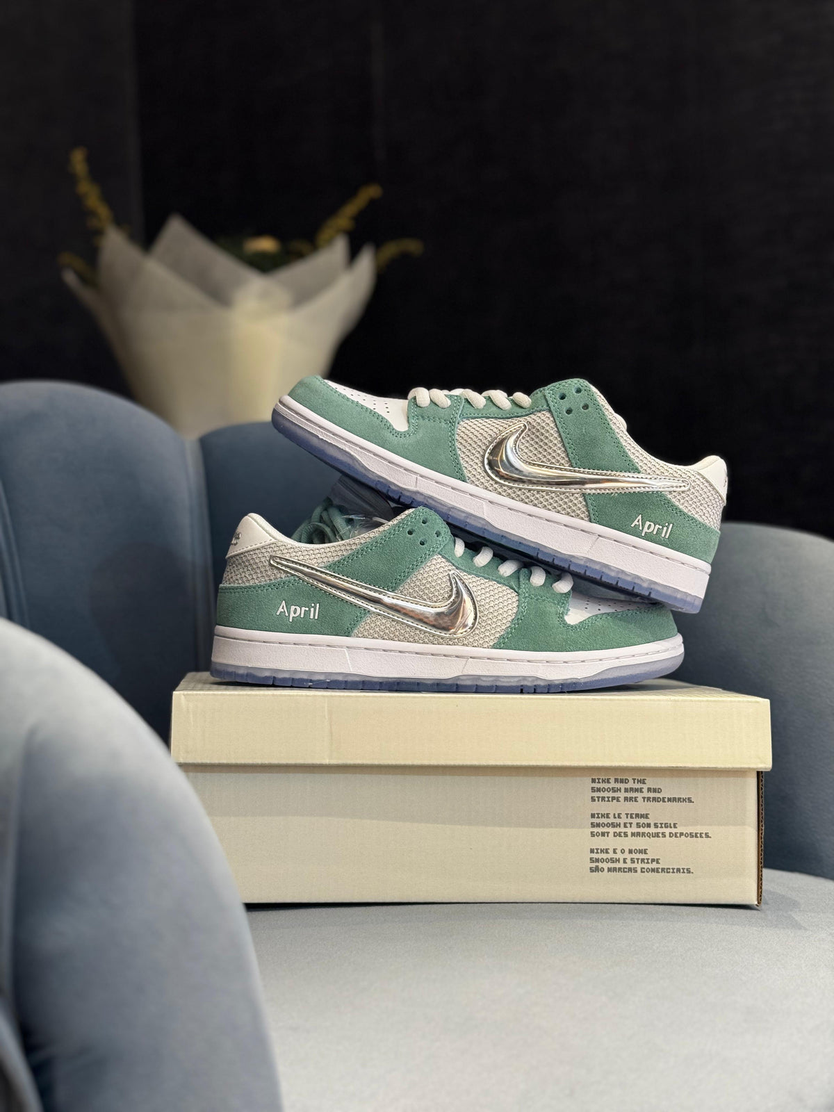 NIKE SB DUNK  LOW SKATE BOARD APRIL