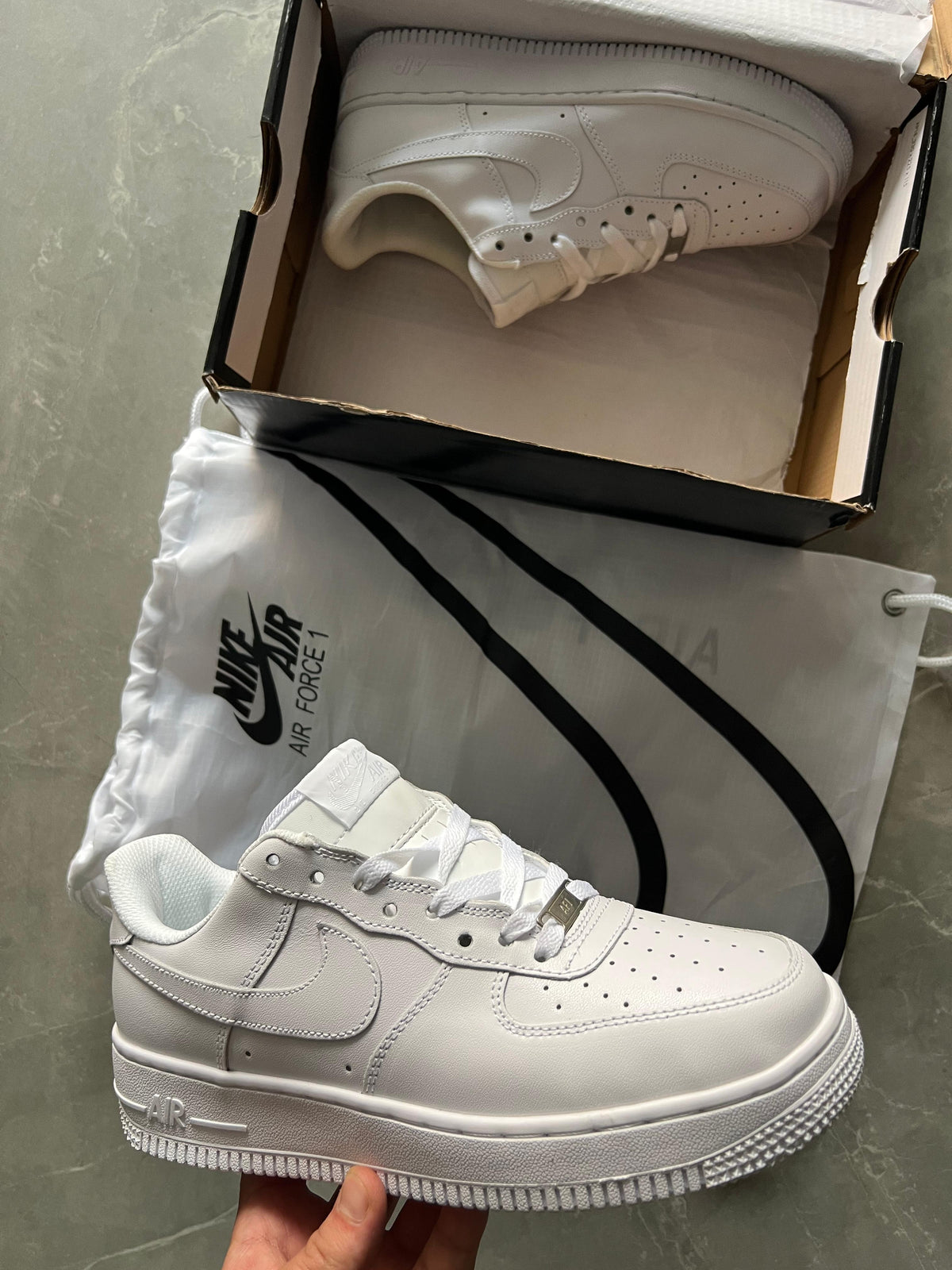 NIKE AIRFORCE 1 TRIPPLE WHITE U.A QUALITY